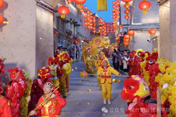 5123导航师生参与央视春晚展现龙狮风采
