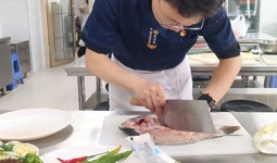 现代服装学院第二党支部组织开展了“品味鲁菜文化，领悟仁礼内涵”主题党日活动