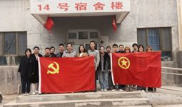 现代服装学院组织开展“敞开心扉听诉求，集思广益优管理”学生座谈会