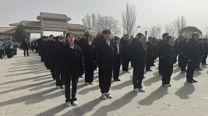 2_“ 缅怀革命先烈”烈士陵园扫墓活动(1)